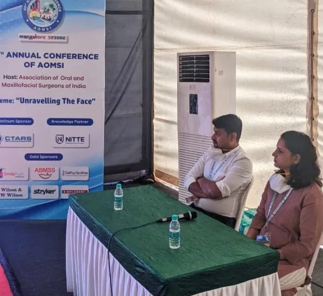 Dr. Pradeep S. and Dr. Kalpa Pandya chairing the postgraduate scientific paper session at the 45th AOMSI National Conference, Mangaluru 2021